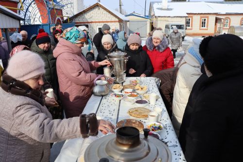 Масленичные гуляния на территории Троицкого собора