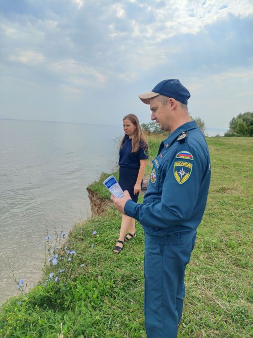 Тетюшанам и отдыхающим рассказали о правилах безопасного поведения на воде