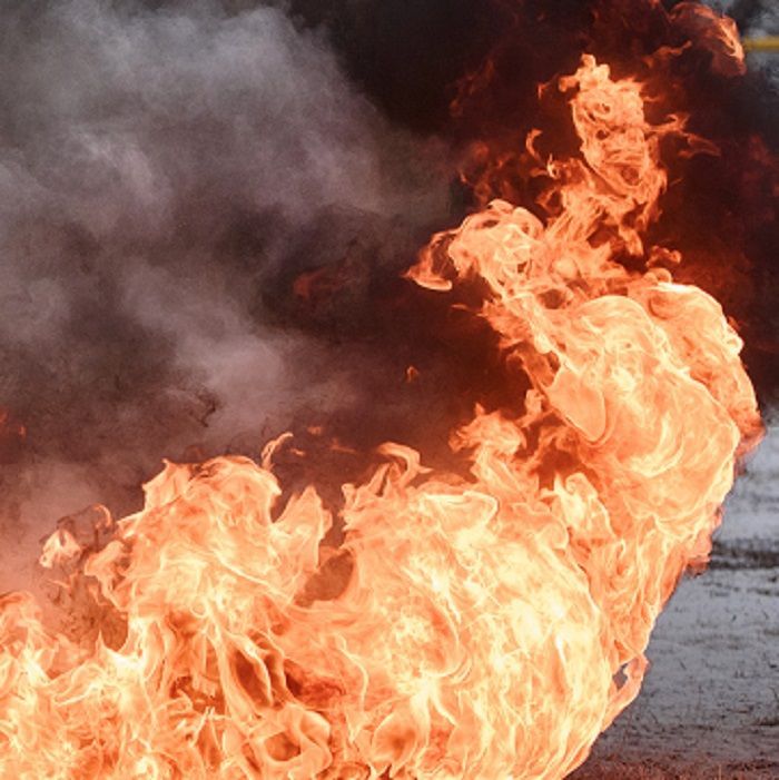 В Татарстане на пожаре в котельной офисного здания обгорел мужчина