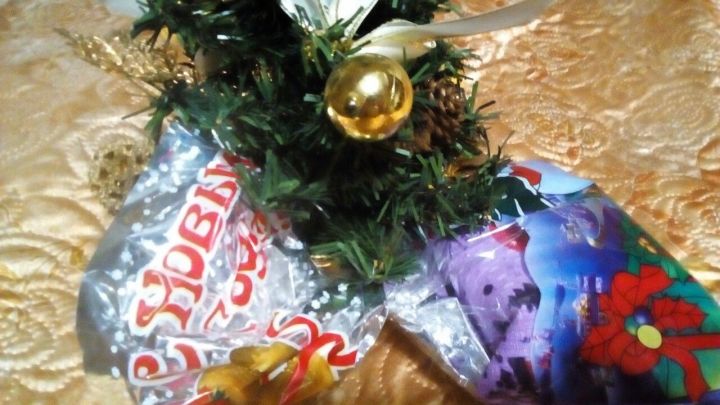 Исследование: россияне стали тратить меньше денег на новогодние подарки