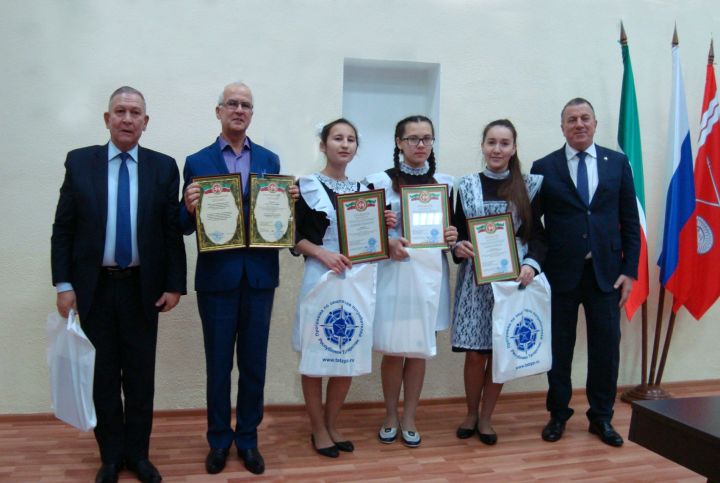 В Тетюшском районе состоялось награждение призеров республиканской олимпиады по теме «Защита прав потребителей»