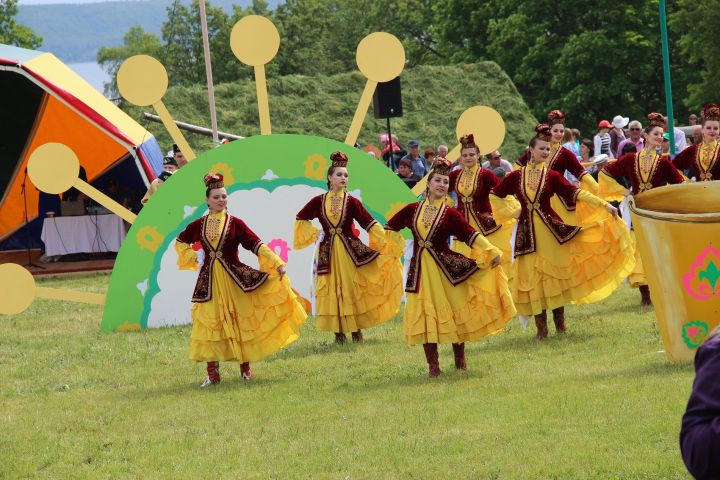 Сабантуй  («праздник плуга») — ежегодный народный праздник окончания весенних полевых работ у татар