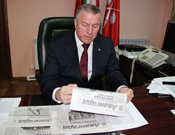 Глава Тетюшского района Рамис Сафиуллов поддержал благотворительную акцию «Подари подписку – 2018».