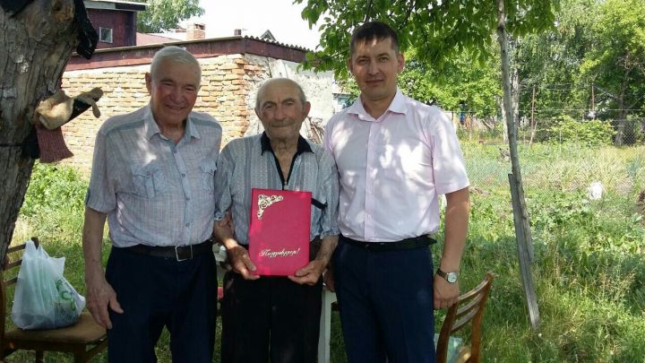 В Больших Тарханах Тетюшского района поздравили заслуженного ветерана органов внутренних дел