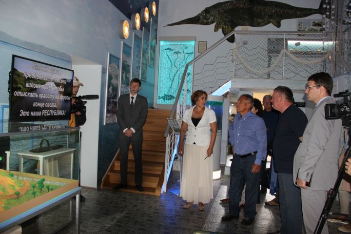 Рустам Минниханов в Тетюшах посетил городской  парк и Музей истории рыболовства