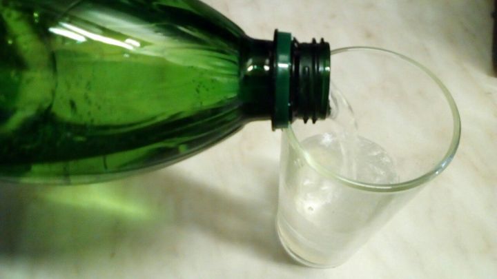 Совет специалиста: при похмелье нужно пить высоко минерализованную воду