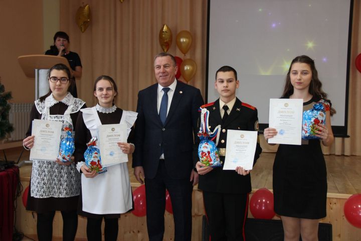 В Тетюшах наградили учащихся – победителей муниципального этапа всероссийских и республиканских олимпиад