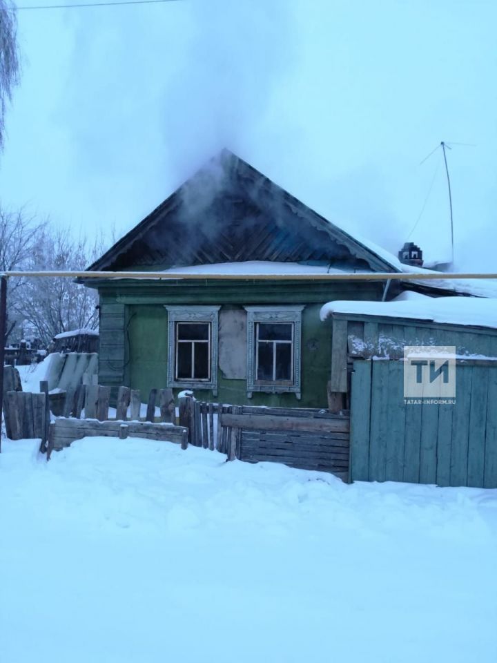 В Татарстане пожарные обнаружили сидящий на кровати труп  в потушенном доме