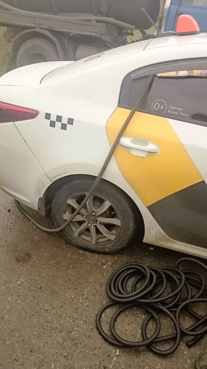 На заправке в Татарстане обнаружен такси с мертвым водителем в салоне