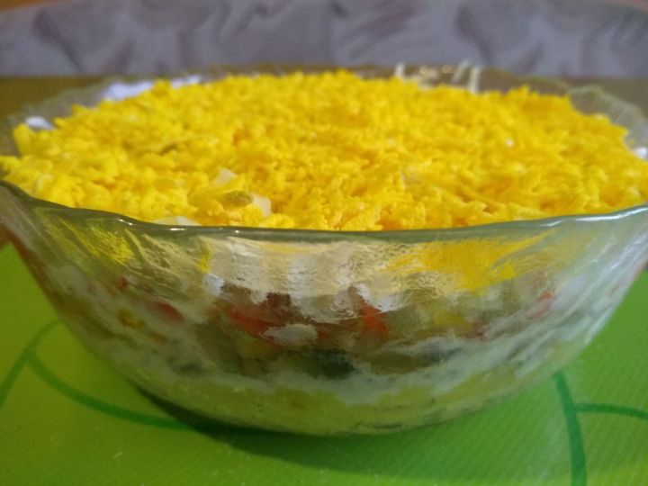 Рецепт: Салат со шпротами и картошкой