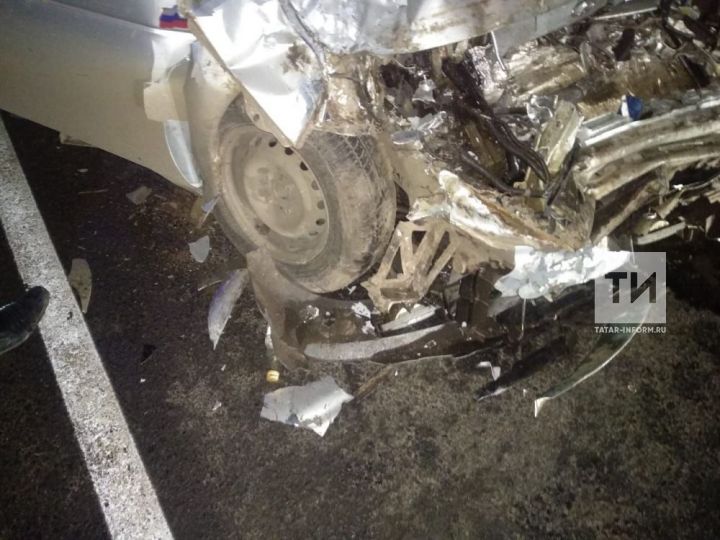 Два человека пострадали в аварии в Татарстане, где «Лада» вышвырнула в кювет «БМВ»