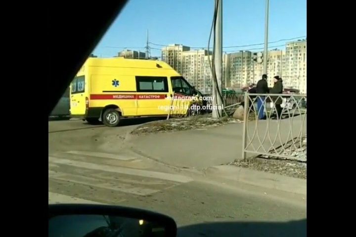 В Татарстане эвакуатор въехал в «скорую», которая везла донорскую кровь для роженицы
