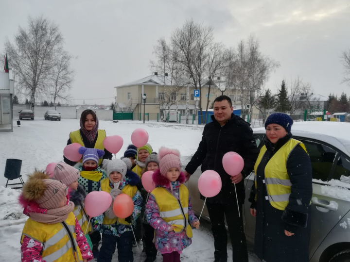 В Татарстане юные инспекторы движения провели акцию «Берегите наши сердца!»