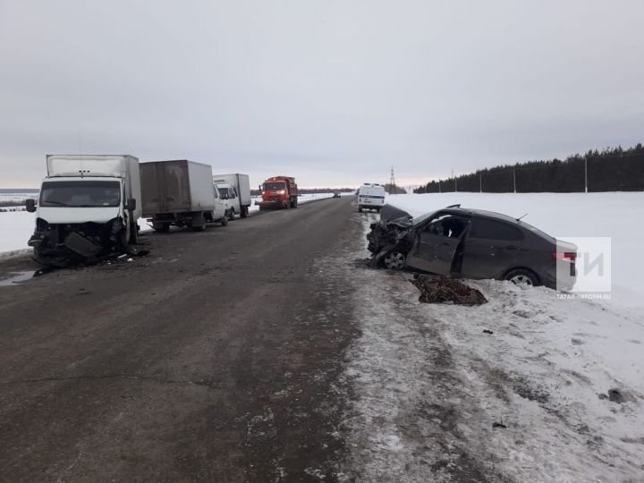 Смертельное ДТП в Татарстане: водитель иномарки погиб при столкновении с автобусом и «ГАЗелью»