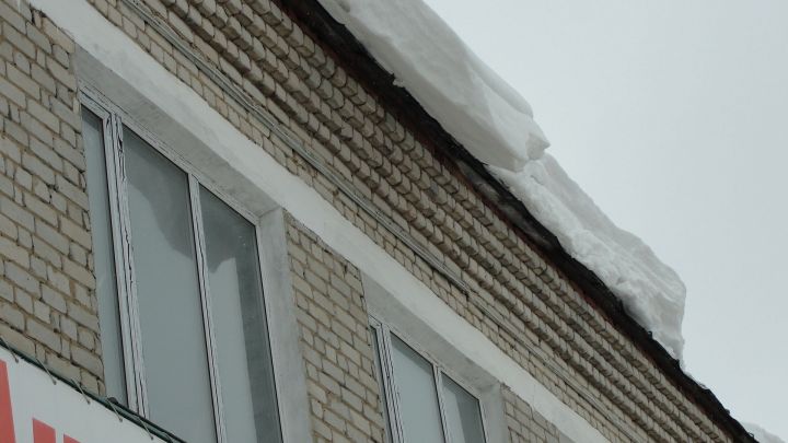 Внимание тетюшан:  возможен сход снежных масс с крыш зданий и сооружений