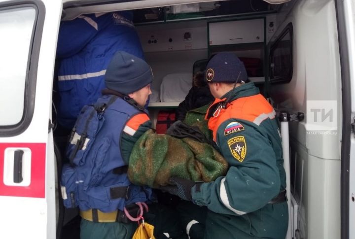 В Татарстане едва не замерзли  во время рыбалки мужчина с 9-летним сыном