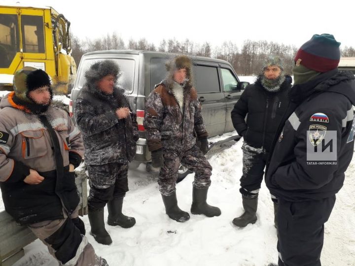 В Татарстане  пять рыбаков из Башкирии на снегоходе провалились под лед