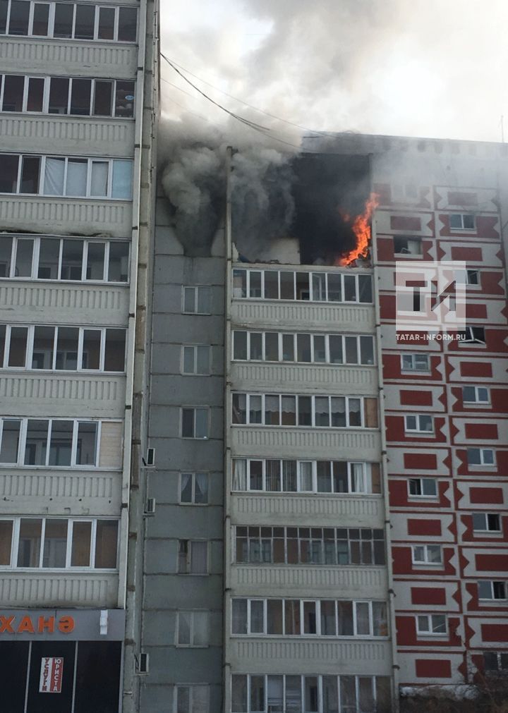 На видео попал крупный  пожар в казанской многоэтажке