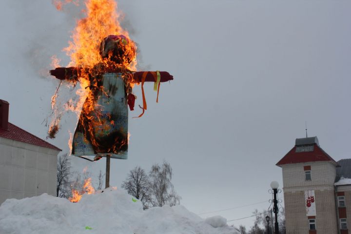 В МЧС Татарстана рассказали, как правильно и безопасно сжечь чучело Масленницы