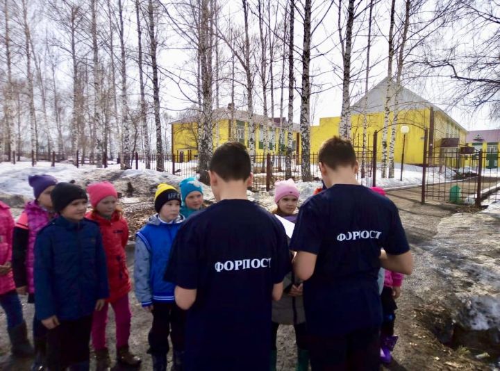 Участники отряда «Форпост» МБОУ «Большетарханская СОШ» провели для учащихся начальных классов акцию «Безопасный маршрут в школу».