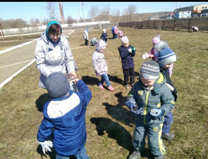 Трудовой десант воспитанников детского сада "Колосок"