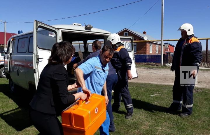 В Буинском районе спасатели помогли мужчине, у которого нога застряла в лезвиях мотоблока