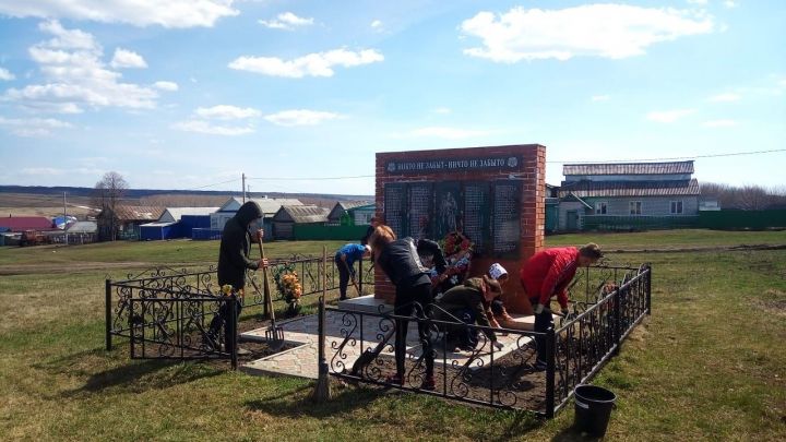 В Киртелях прошла акция "Чистый обелиск"