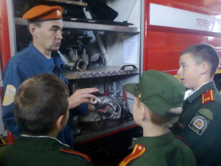 Тетюшские кадеты задумались о  выборе героической профессии пожарного и спасателя