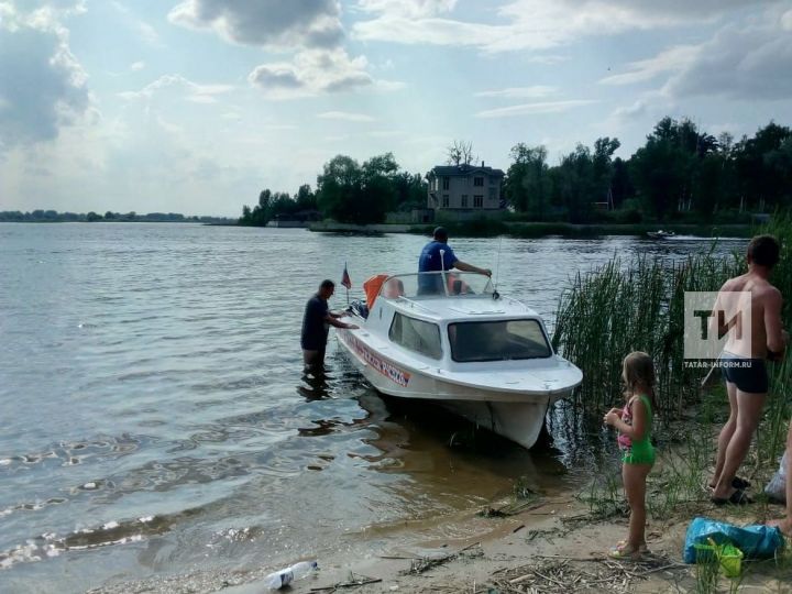 В Татарстане спасли с острова Качели пятерых детей и шестерых взрослых