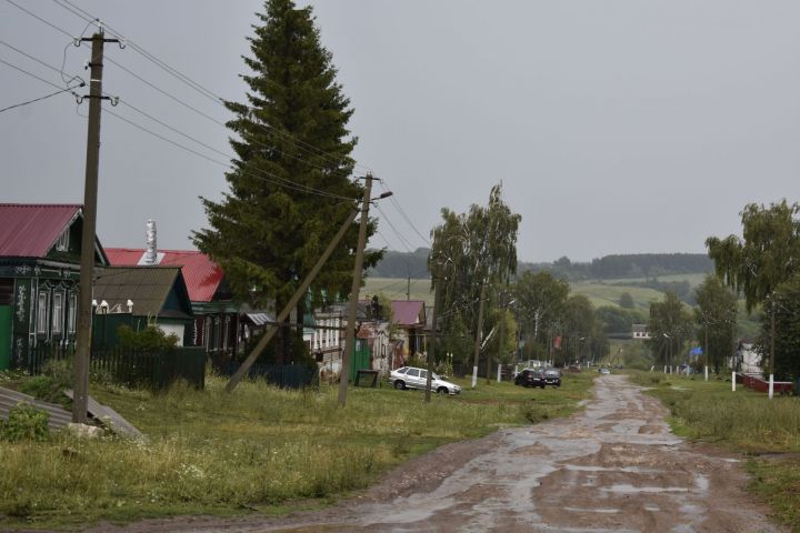 Свадьба по-монастырски: ветреница на крыше и невеста с коромыслом