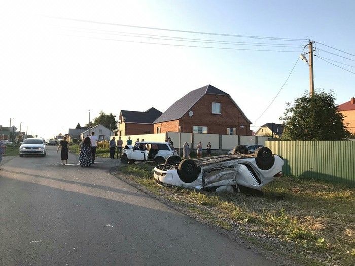 В Татарстане трое подростков угнали легковушку и устроили ДТП с четырьмя пострадавшими
