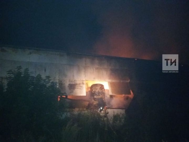 Порядка 170 тонн сена спасли из огня пожарные в Татарстане