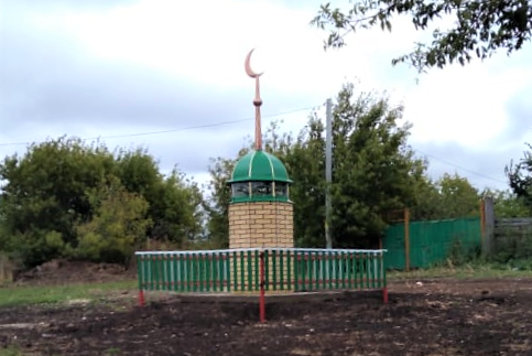 В Больших Тарханах установили памятный знак на месте исчезнувшей мечети
