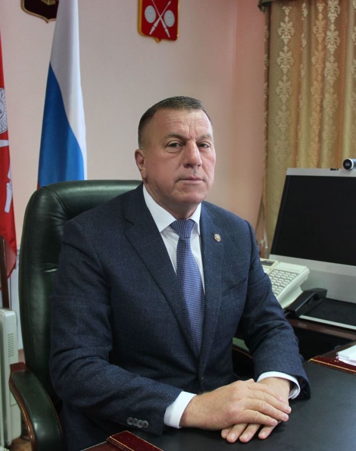 К ветеранам и работникам районной налоговой службы обращается глава Тетюшского района Рамис Сафиуллов