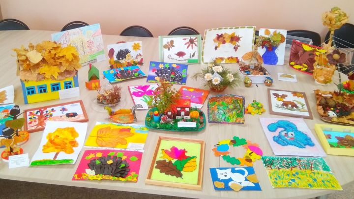 В Тетюшах в Центре дополнительного образования открылась выставка работ участников конкурса «Краски осени»