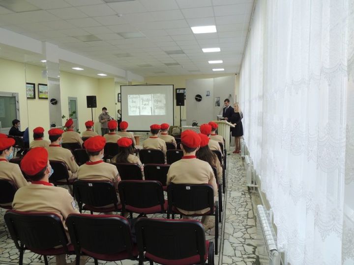 В РДК прошел патриотический час для тетюшских юнармейцев