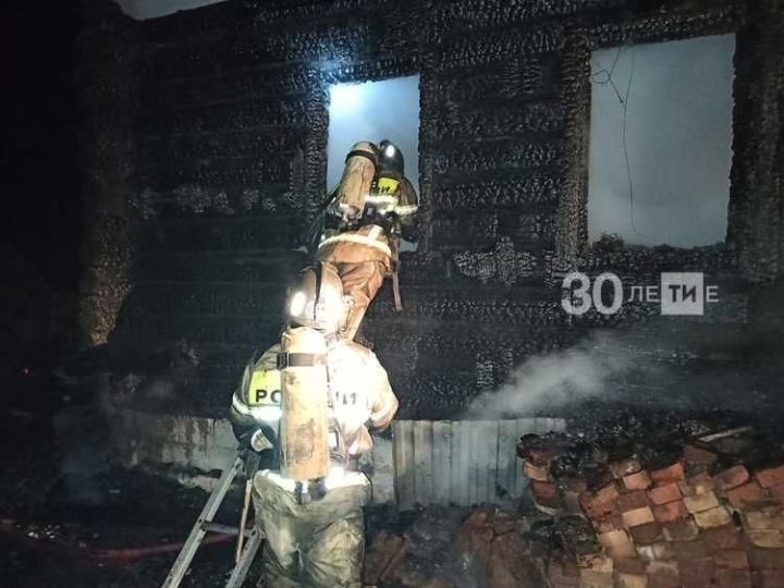 На пожаре в Татарстане пострадали четыре человека, в том числе 10-летняя девочка
