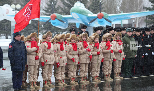 У каждого школьного юнармейского отряда в Татарстане появится свой флаг