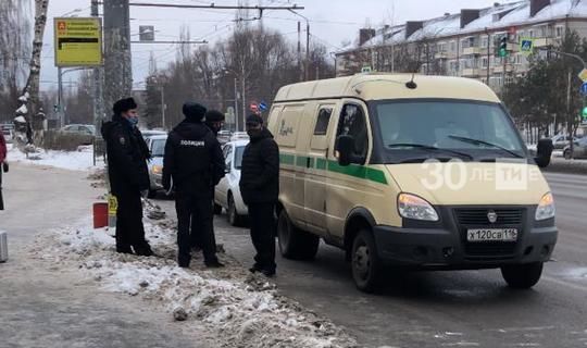 В Татарстане инкассатор выстрелил себе в голову из пистолета