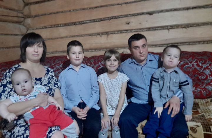 Супруги Дмитриевы из Тетюш воспитывают четверых детей