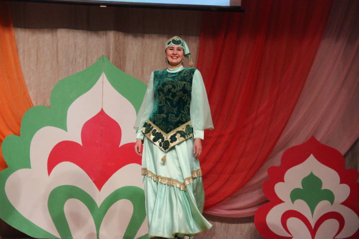 На сцене – татарские красавицы