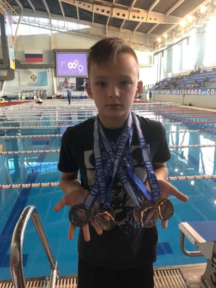 Юный пловец из Тетюш уже завоевал больше ста медалей