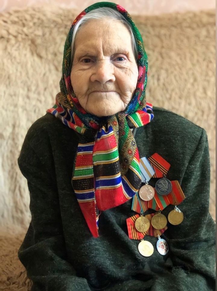 Ветеран труда, труженик тыла Валентина Харитонова отметила 95-летие