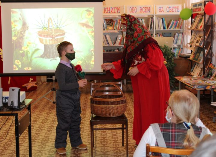 В Тетюшах в Детской библиотеке была проведена игровая программа «Волшебный мир сказок».