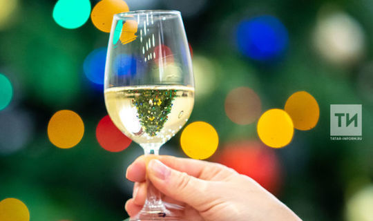 В прошлый Новый год два жителя республики получили травмы глаз, открывая шампанское