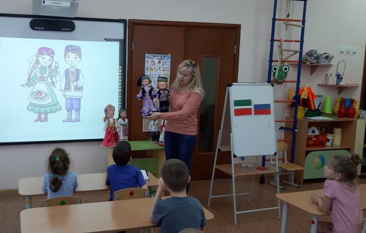 В Тетюшах в Детской библиотеке провели тематический час «Горжусь своей республикой»