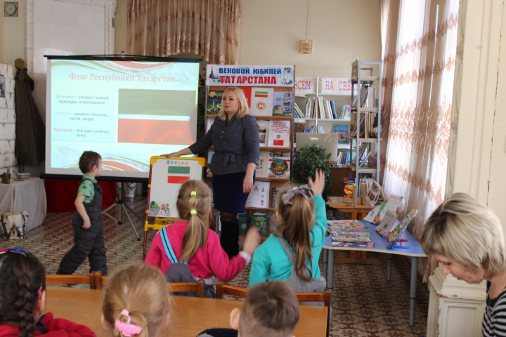 В Тетюшах, в детском саду "Рябинушка", прошло мероприятие «Мы живем в Татарстане»