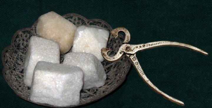 История одного экспоната: щипцы для колки сахара начала XX века