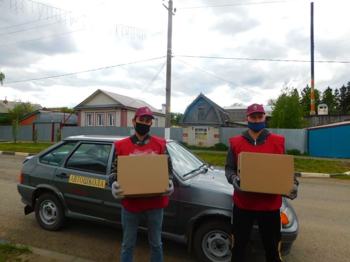 Сотрудники и курсанты Тетюшской автошколы оказали волонтерскую помощь тетюшанам