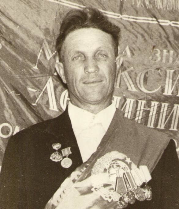 В ноябре 1943 года Александра Борисова забрали на фронт
